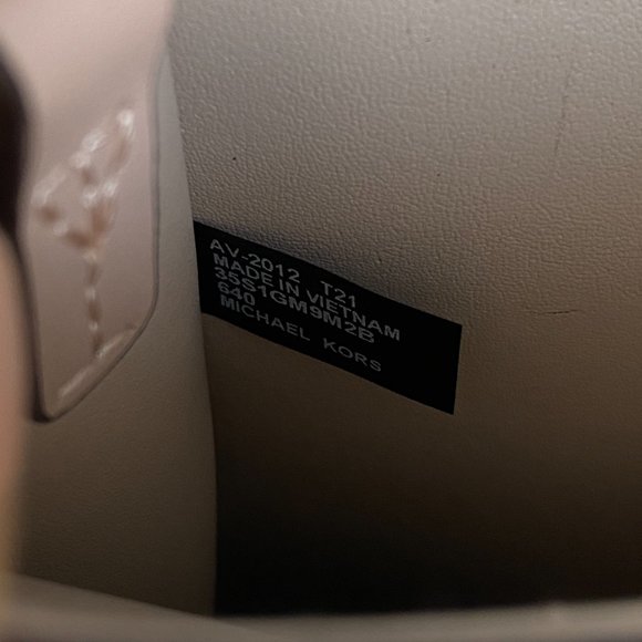 Michael Kors  Messenger Crossbody Bag - Picture 6 of 7